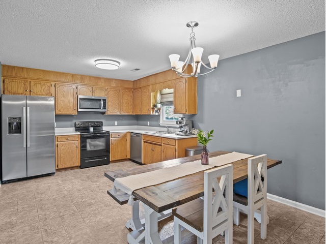 Photo of 102 Stoneledge Drive