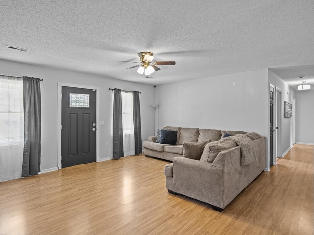 Photo of 102 Stoneledge Drive