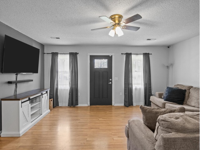 Photo of 102 Stoneledge Drive