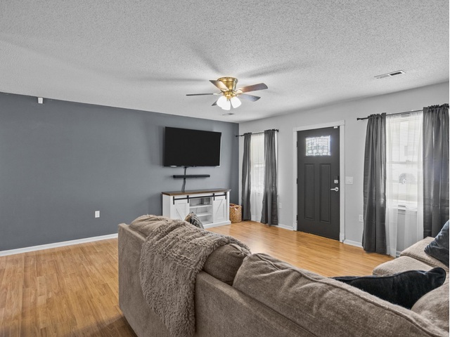 Photo of 102 Stoneledge Drive