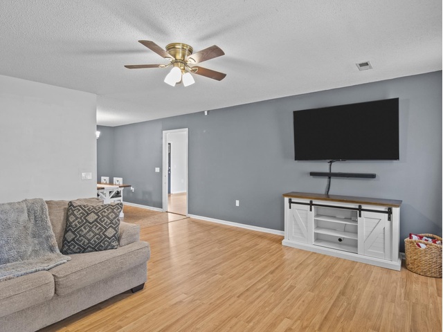 Photo of 102 Stoneledge Drive