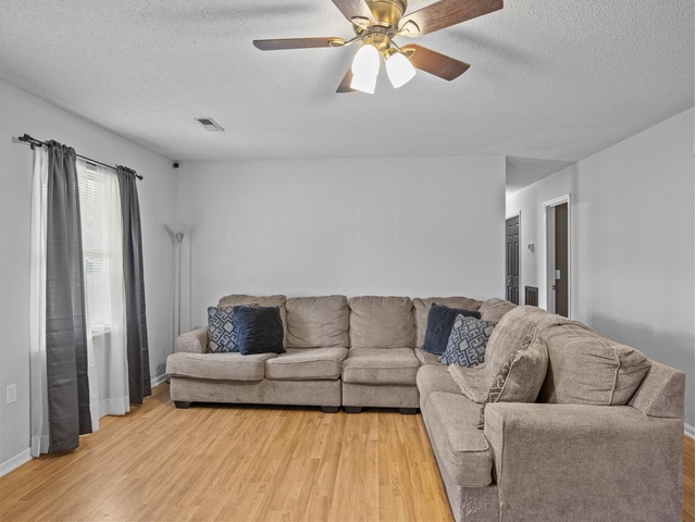 Photo of 102 Stoneledge Drive