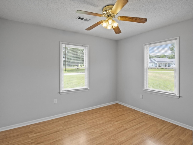 Photo of 102 Stoneledge Drive