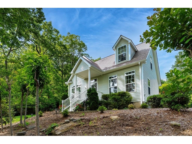 Photo of 387 Goodview Drive Photo of 387 Goodview Drive