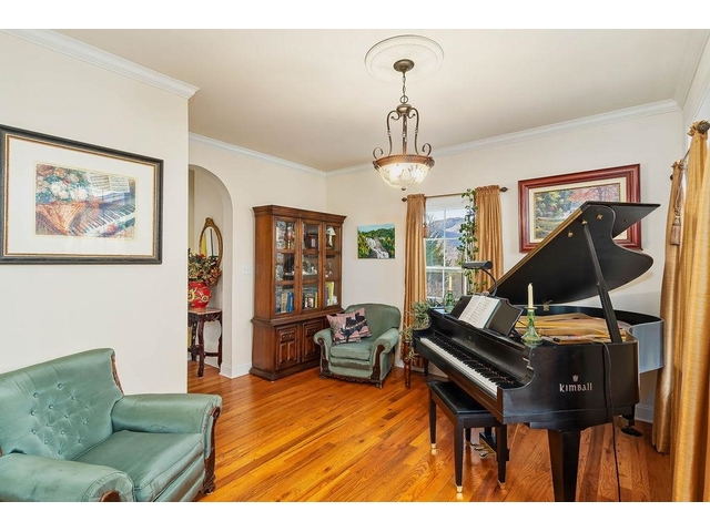 Photo of 387 Goodview Drive Photo of 387 Goodview Drive