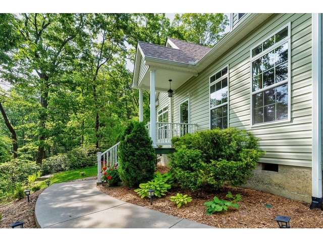 Photo of 387 Goodview Drive Photo of 387 Goodview Drive