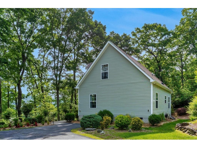 Photo of 387 Goodview Drive Photo of 387 Goodview Drive