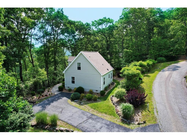Photo of 387 Goodview Drive Photo of 387 Goodview Drive