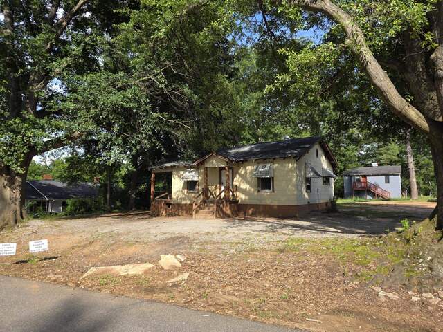 Photo of 238 Woodlawn Ave