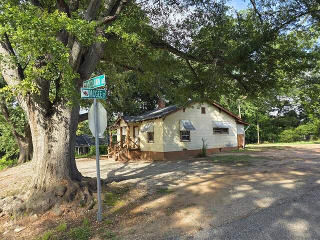 Photo of 238 Woodlawn Ave