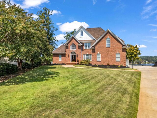 Photo of 216 E Caledonia Court