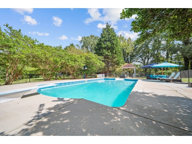 Photo of 213 Harts Lane