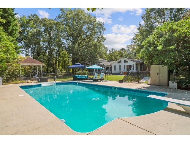 Photo of 213 Harts Lane