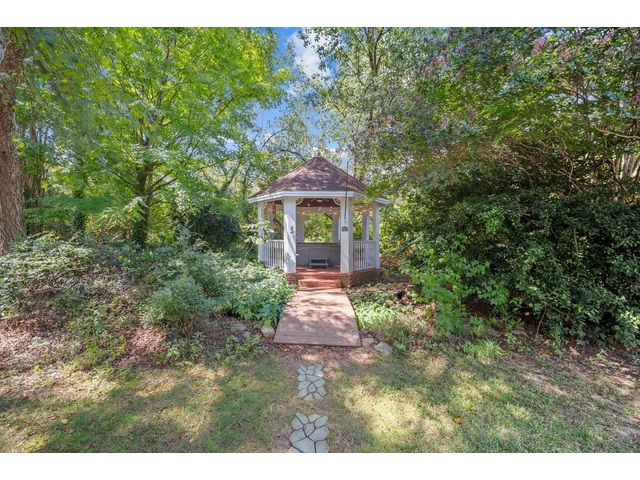 Photo of 213 Harts Lane