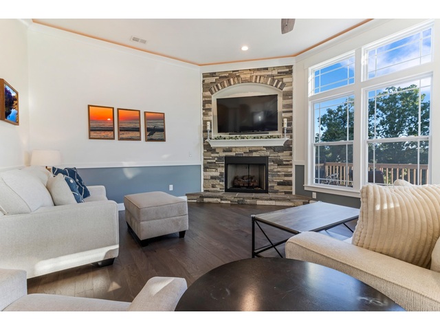 Photo of 211 W Ridgewater Drive