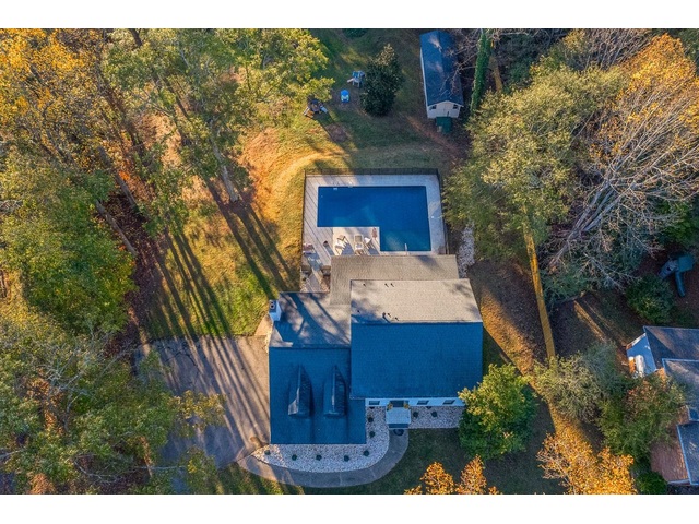 Photo of 204 Thornhill Drive Photo of 204 Thornhill Drive