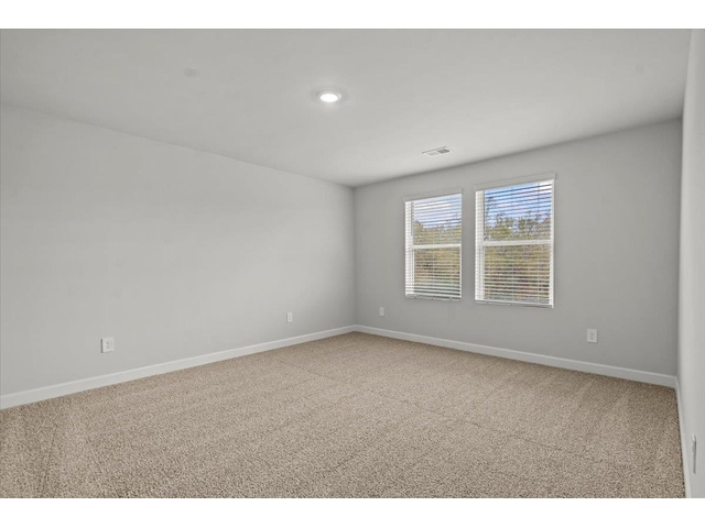 Photo of 552 Ward Wilson Trail