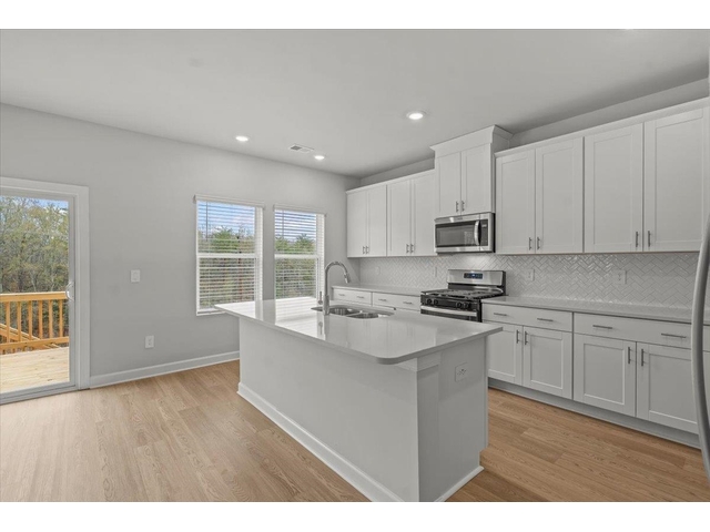 Photo of 552 Ward Wilson Trail