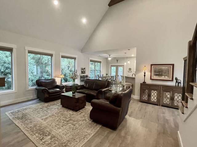 Photo of 409 Shadow Oak Court
