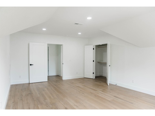 Photo of 532 S Fredrick Way