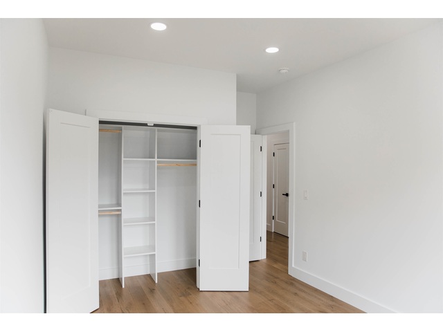 Photo of 532 S Fredrick Way