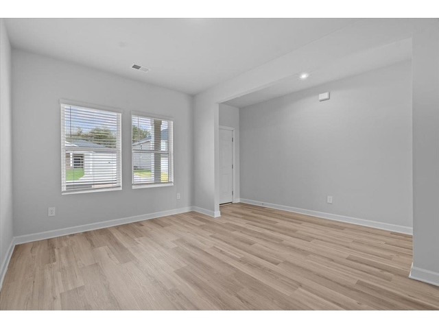 Photo of 595 Ward Wilson Trail