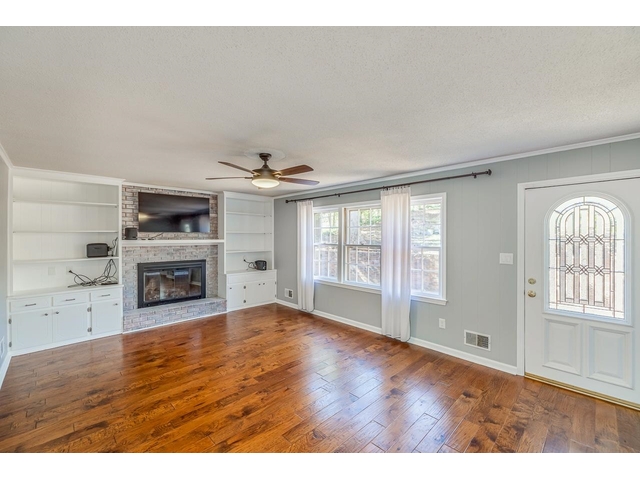 Photo of 263 Fairlane Drive