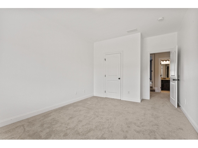 Photo of 112 Murdock Lane