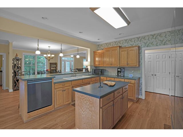 Photo of 1527 S Blackstock Road