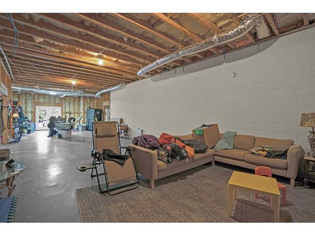 Photo of 1527 S Blackstock Road