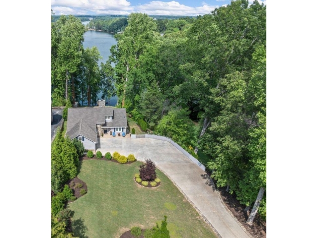 Photo of 702 Lakewinds Boulevard