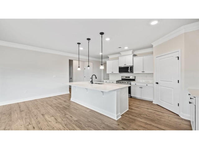 Photo of 1914 Crumhorn Avenue