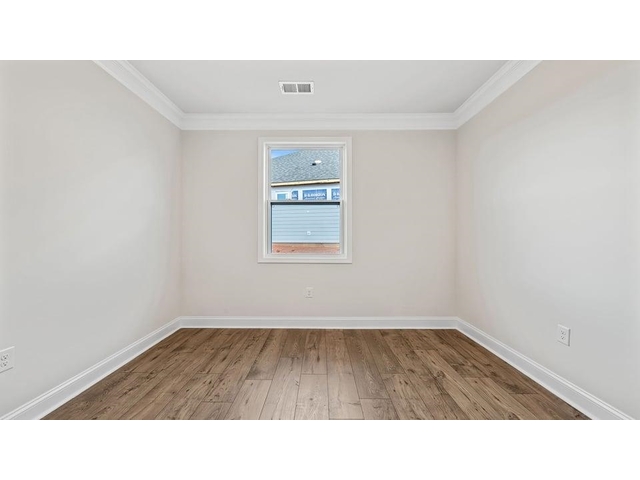 Photo of 1914 Crumhorn Avenue