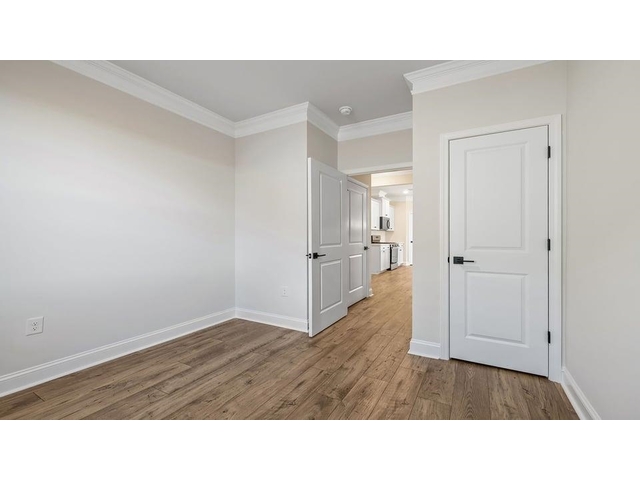 Photo of 1914 Crumhorn Avenue