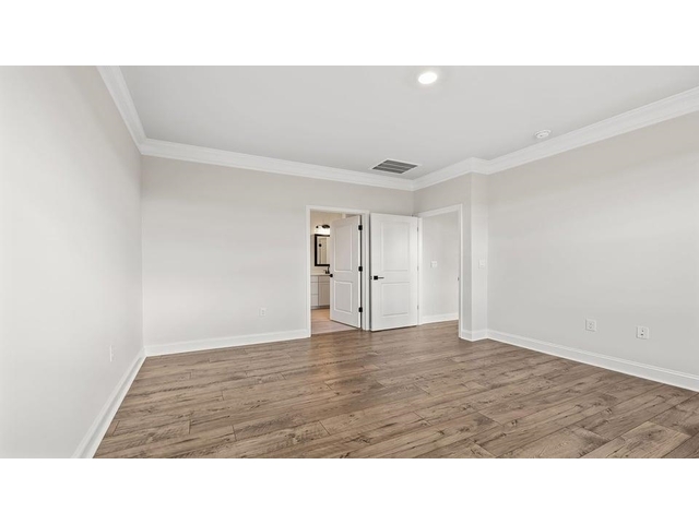 Photo of 1914 Crumhorn Avenue