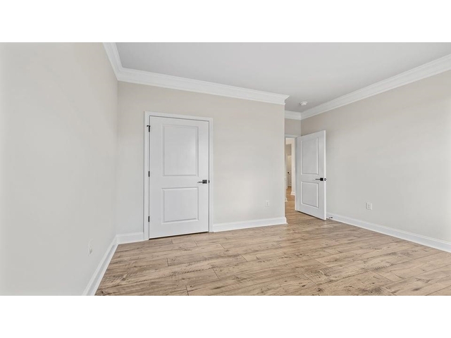 Photo of 1914 Crumhorn Avenue