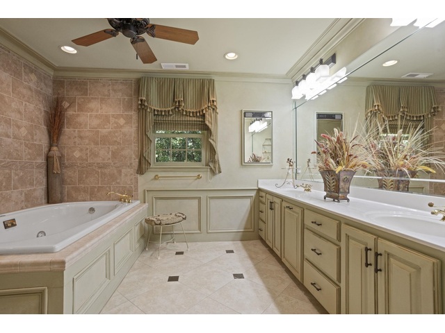 Photo of 1228 Shadowood Drive