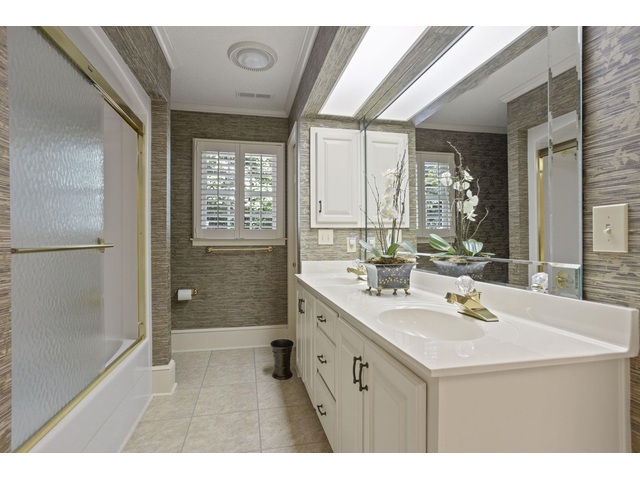 Photo of 1228 Shadowood Drive